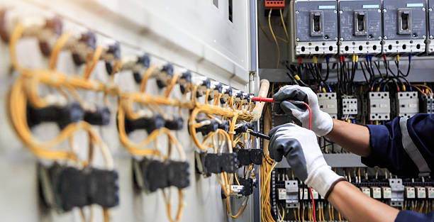Professional Electrician technician working in Kearney, MO